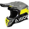 Motocrosshelm Airoh Aviator Ace 2 Fury in Grau, Schwarz, Fluo-Gelb mit Visier und Belüftungsöffnungen.