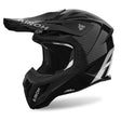 Schwarzer Airoh Aviator Ace 2 Carbon Motocrosshelm mit aerodynamischem Design und Belüftungssystem, Sichtfeld und Komfortpolster.
