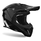 Schwarzer Airoh Aviator Ace 2 Carbon Motocrosshelm mit klarem Visier und aerodynamischem Design.