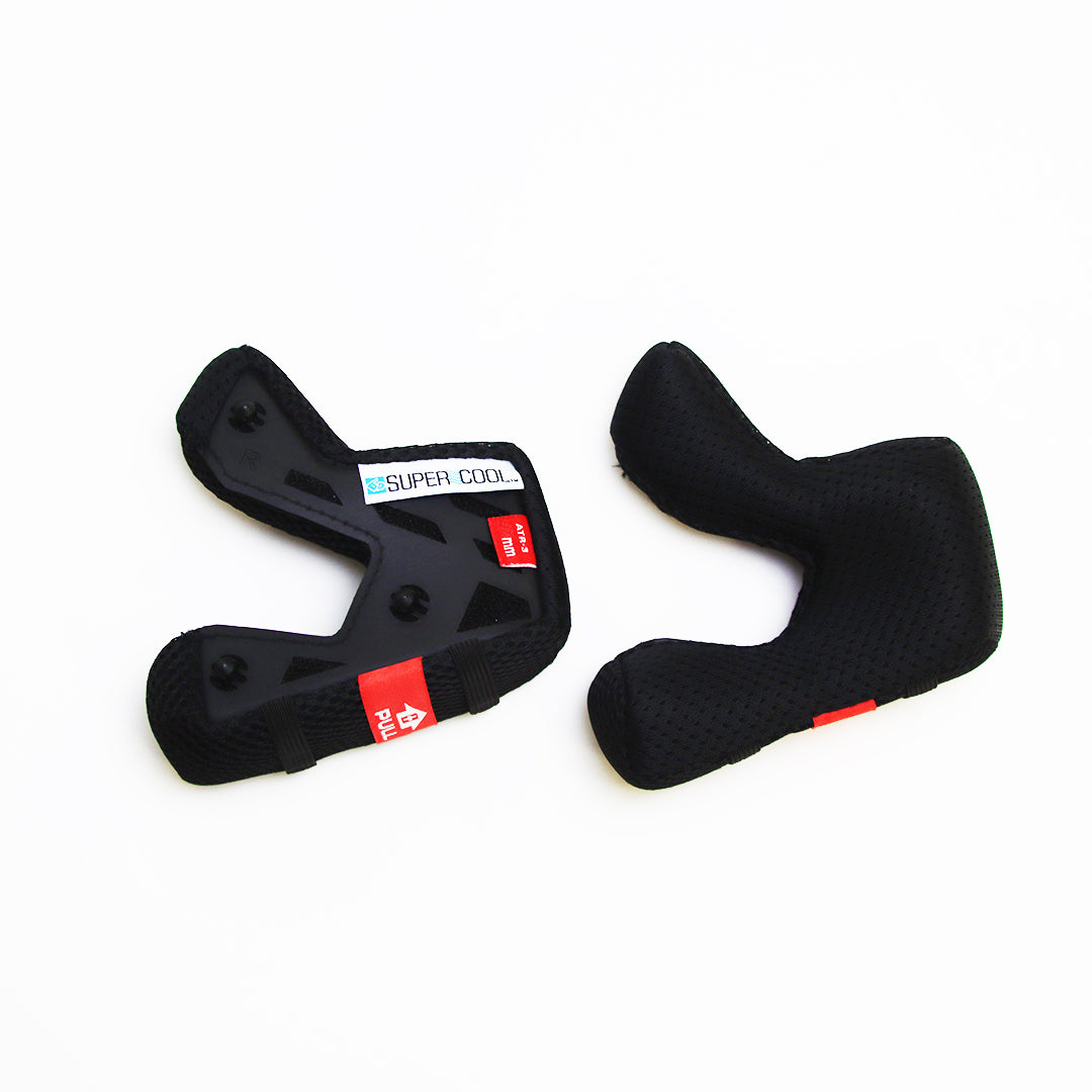 6D ATR-3 Super Cool Wangenpolster Set für Helme, bequemes Helmzubehör mit weichem Material und stylischem Design.