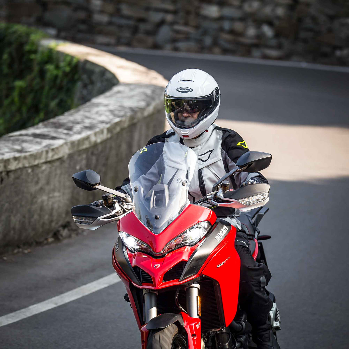 Caberg Helm Levo X weiß metallic