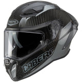 Schwarzer und grauer Caberg Drift Evo II Carbon Nova Integralhelm mit aerodynamischem Design und komfortabler Passform.