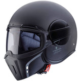 Matt-schwarze Caberg Ghost X Jethelm mit klarem Visier und modernem Design, bequemes Tragegefühl, leichte und sichere Passform.