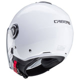 Weißer metallicer Jethelm Riviera V4 X von Caberg mit klarem Visier und aerodynamischem Design.