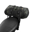 Riesiger Kriega Rollpack-20 in Multicam Black mit verstellbaren Gurten und robustem Material sichtbar auf dem Bild.