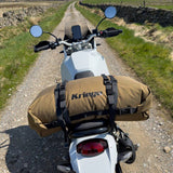 Kriega Rollpack-40 Coyote, robuster Rucksack mit rollbarem Verschluss, in Coyote-Farbe, strapazierfähiges Outdoor- und Reisezubehör