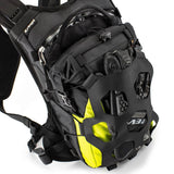 Kriega Trail 9 Rucksack in Lime, leichter und robuster Trekking-Rucksack mit verstellbaren Schultergurten und wasserabweisender Oberfläche.