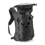 Schwarzer Kriega Trail 18 Rucksack mit verstellbaren Schultergurten und reflektierenden Details, ideal für Outdoor-Aktivitäten