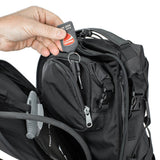 Schwarzer Kriega Trail 18 Rucksack mit mehreren Fächern und verstellbaren Schultergurten, ideal für Outdoor-Aktivitäten.