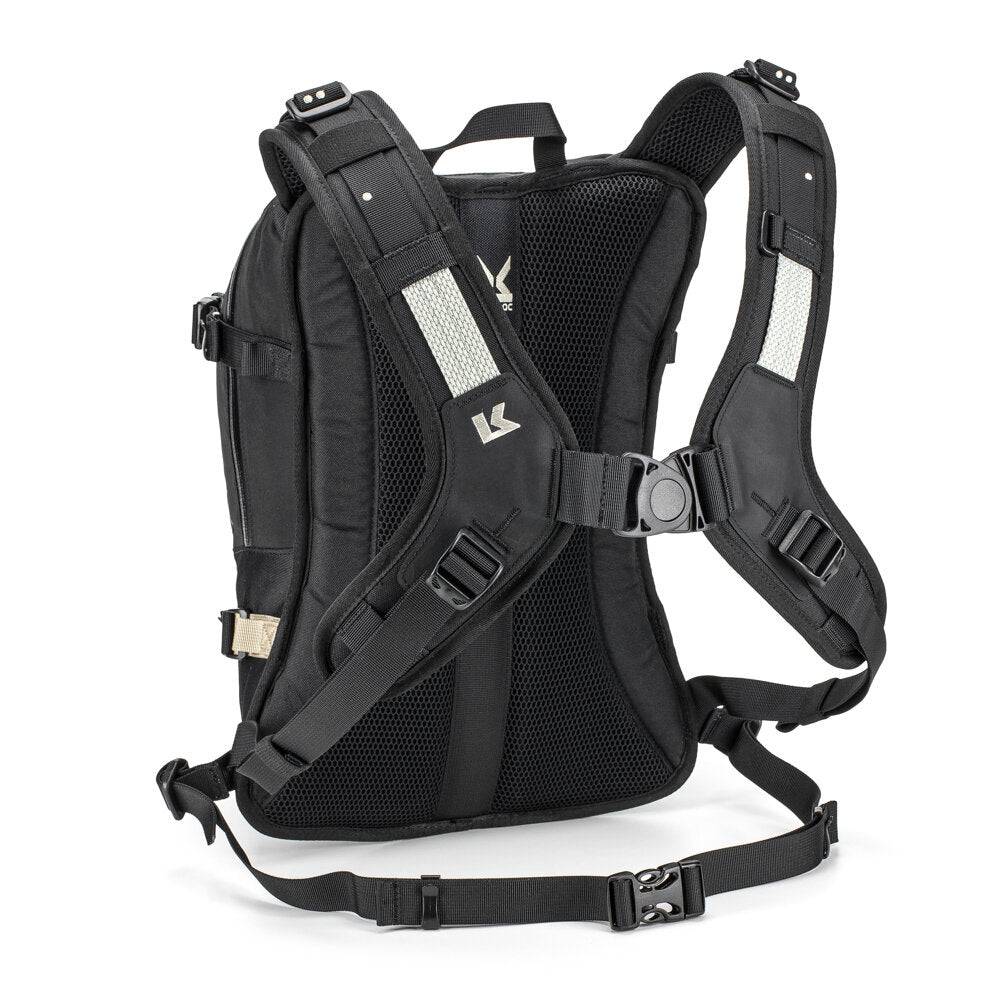 Kriega Rucksack R15, robuste schwarze Tasche mit mehreren Fächern und verstellbaren Schultergurten, auf hellem Hintergrund.