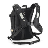 Kriega Rucksack R15, robuste schwarze Tasche mit mehreren Fächern und verstellbaren Schultergurten, auf hellem Hintergrund.