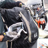 Kriega R15 Rucksack aus robustem Material, mit mehreren Fächern und verstellbaren Trägern, ideal für Outdoor und Reisen
