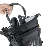 Kriega R16 Rucksack in Schwarz, zeigt verstellbare Schultergurte und robuste Bauweise, ideal für Outdoor- und Reiseabenteuer