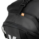 Grauer Kriega R22 Rucksack mit mehreren Fächern und verstellbaren Schultergurten, auf einem weißen Hintergrund.