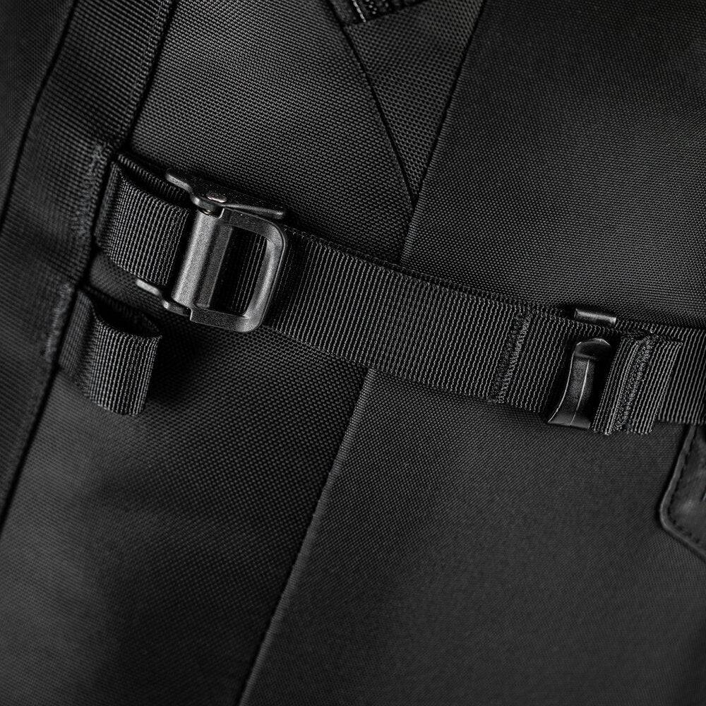Kriega Rucksack R22 aus robustem Material mit mehreren Fächern und verstellbaren Schultergurten, ideal für Outdoor-Abenteuer.
