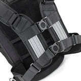Kriega Rucksack R30 in Schwarz mit verstellbaren Schultergurten und mehreren Fächern, ideal für Tagesausflüge und Reisen.