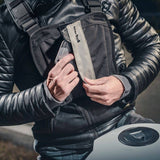 Kriega Rucksack R30, robust schwarzer Rucksack mit mehreren Fächern und verstellbaren Schultergurten, für Outdoor und Alltag.