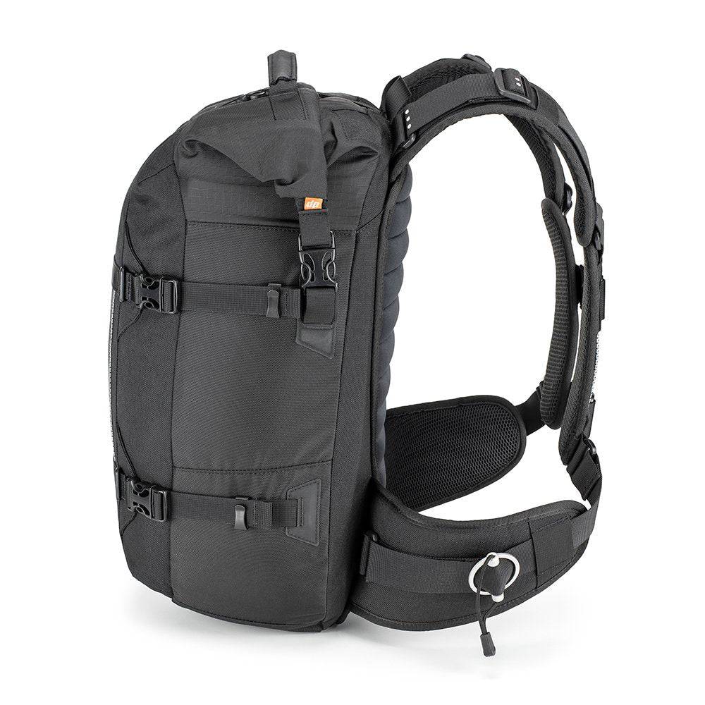 Kriega Rucksack R25 Modell 2024, schwarzer Rucksack mit robusten Trägern und reflektierenden Elementen, ideal für unterwegs