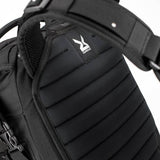 Kriega R25 Rucksack Modell 2024, schwarzer Trekkingrucksack mit mehreren Fächern und verstellbaren Schultergurten.