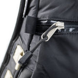Schwarzer Kriega Hydro-3 Rucksack mit mehreren Fächern und Reflektoren, ideal für Outdoor- und Radfahr-Aktivitäten.