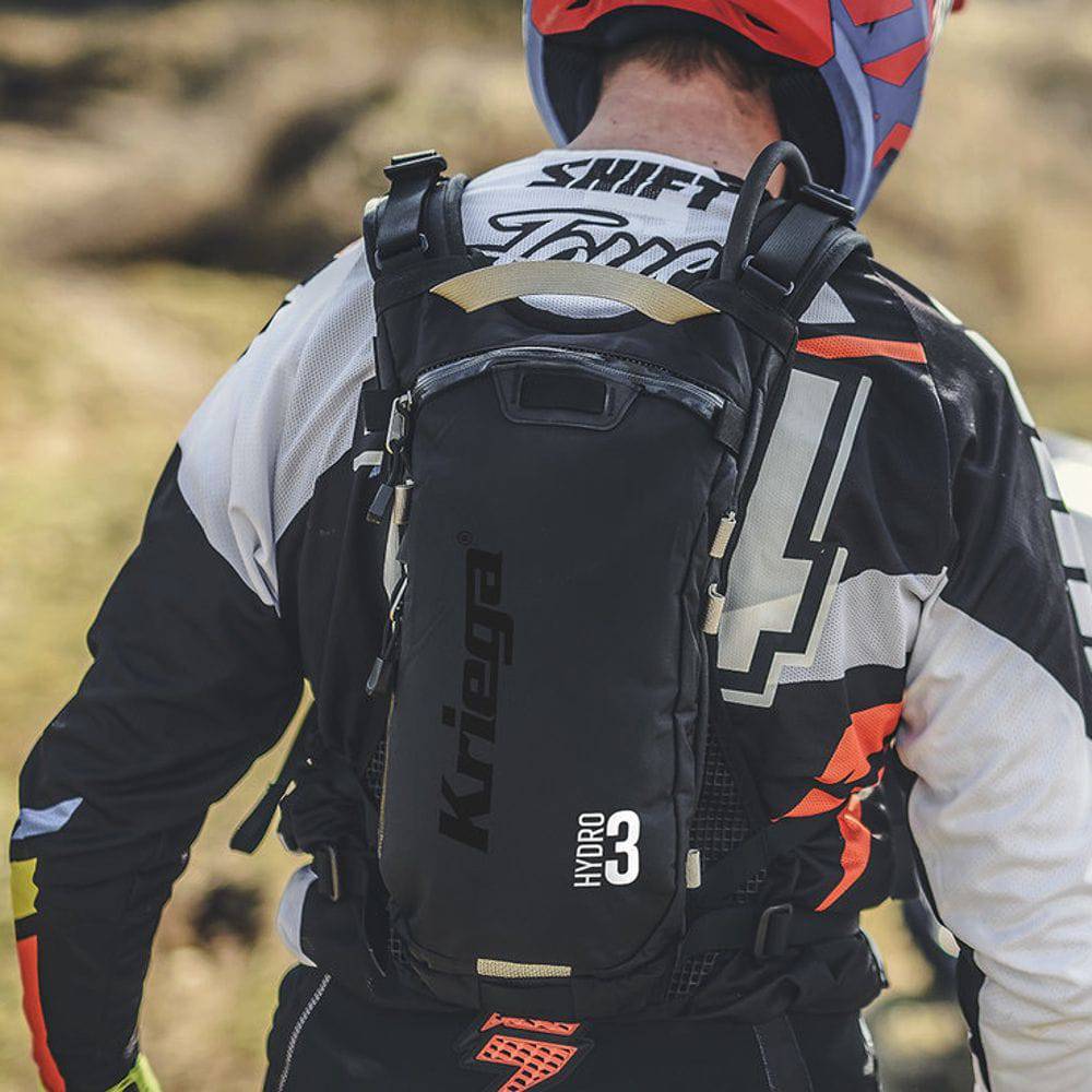 Schwarzer Kriega Hydro-3 Rucksack mit mehreren Fächern und verstellbaren Schultergurten, ideal für Outdoor-Aktivitäten.