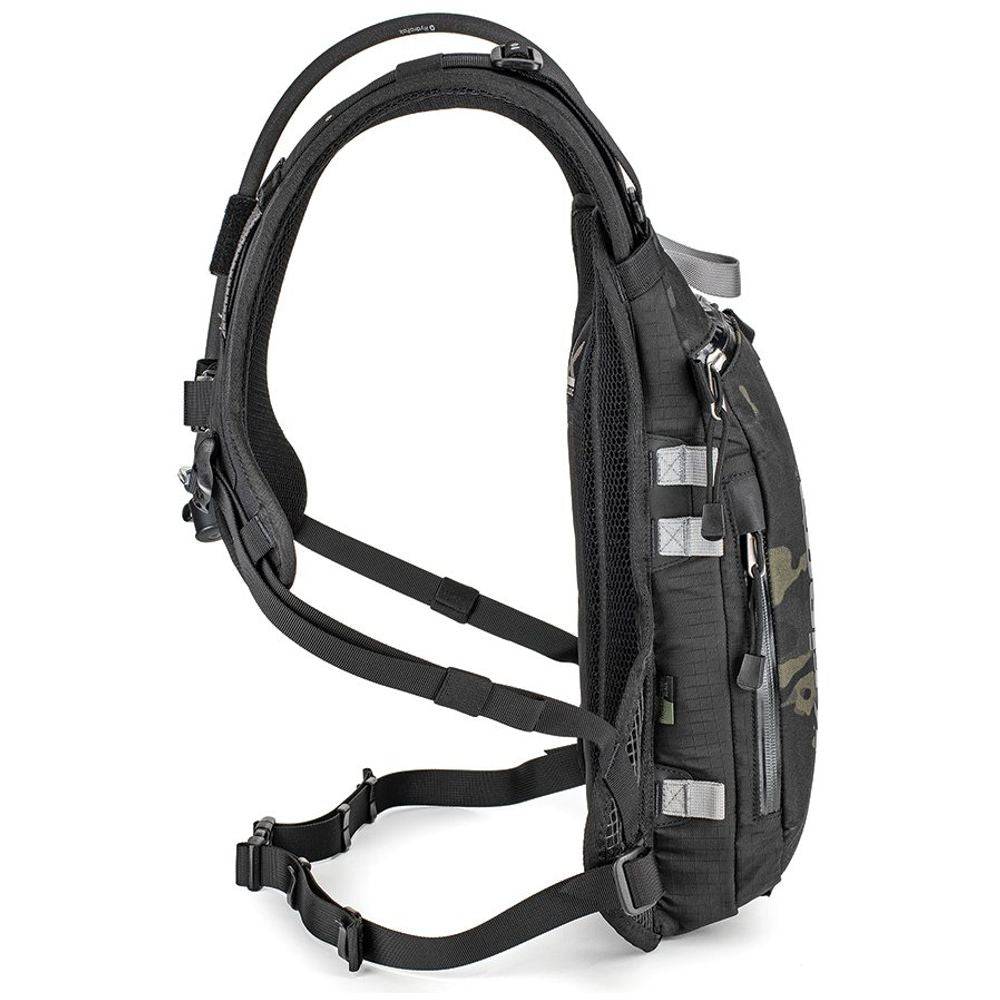 Kriega Hydro-3 Rucksack in Multicam Black mit gepolsterten Schultergurten und mehreren Fächern, Outdoor- und Trekking-Equipment.