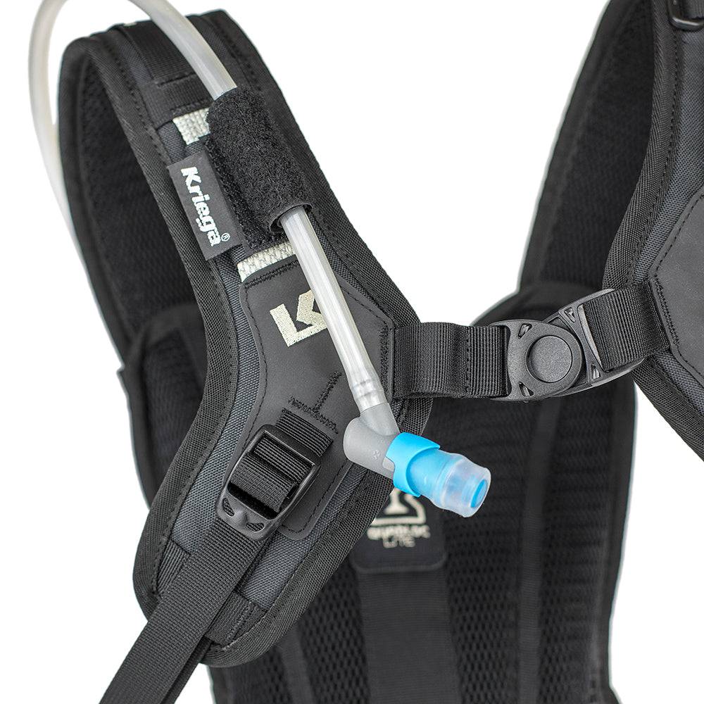 Schwarzer Kriega Hydro-2 Rucksack mit verstellbaren Schultergurten und reflektierenden Elementen, für vielseitigen Einsatz.