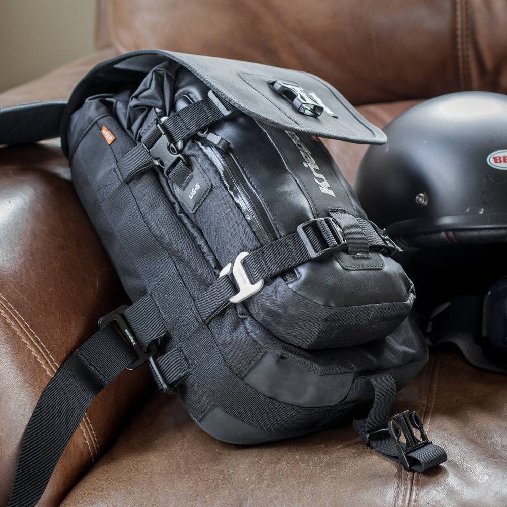 Kriega Sling Umhängetasche aus robustem Material mit verstellbarem Schultergurt und mehreren Fächern, ideal für unterwegs