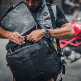 Kriega Urban Umhängetasche aus robustem Material, mit Reißverschluss und verstellbarem Schultergurt, ideal für unterwegs.