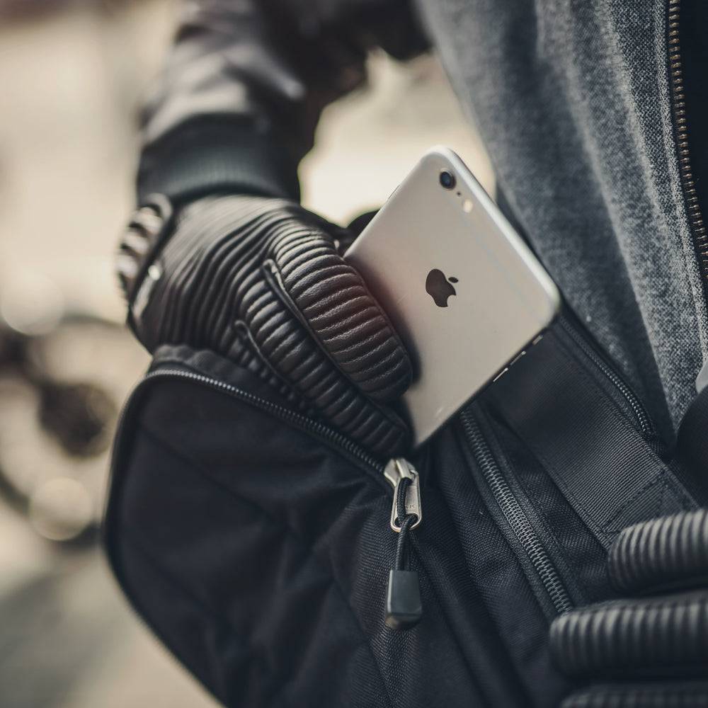Kriega Sling EDC Umhängetasche aus robustem Material, mit Reißverschlusstaschen und verstellbarem Gurt, für vielseitigen Einsatz.