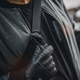 Kriega Sling EDC Umhängetasche aus robustem Material mit verstellbarem Schultergurt und mehreren Fächern, schwarz.