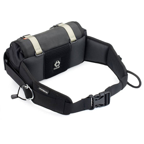 Kriega Hüfttasche R3 aus robustem Material mit mehreren Taschen und verstellbarem Gürtel, ideal für Outdoor- und Fahrradaktivitäten.