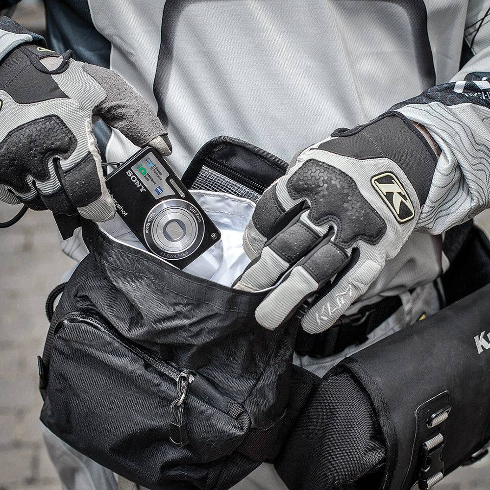 Kriega Hüfttasche R8 aus robustem Taschenmaterial, mit verstellbarem Gurt und mehreren Fächern für sichere Aufbewahrung.