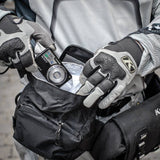Kriega Hüfttasche R8 aus robustem Taschenmaterial, mit verstellbarem Gurt und mehreren Fächern für sichere Aufbewahrung.