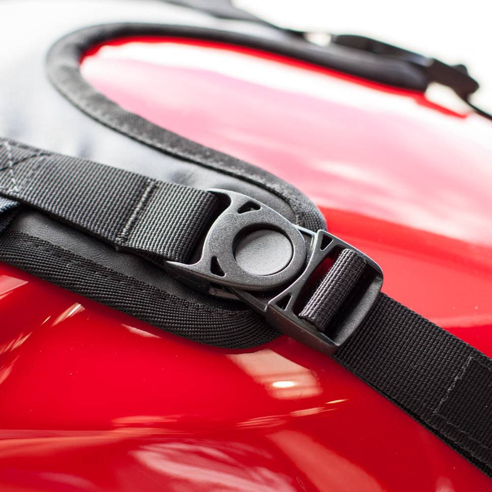 Kriega US-Drypack Tankadapter für Tankrucksack, aus robustem Material, zeigt Verbindungsstück für Motorradtank.