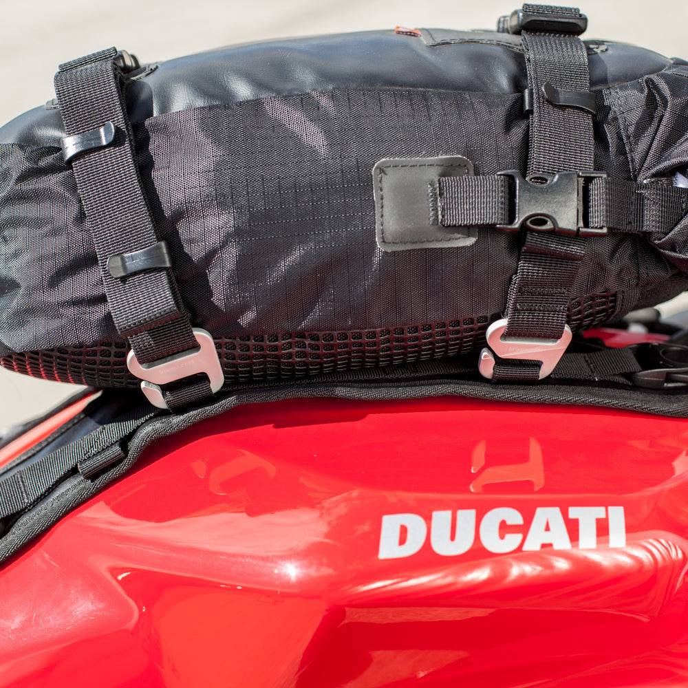 Kriega US-Drypack Tank Adapter für Tankrucksack, stabile Verbindung für Motorradtank, schwarze Kunststoffkomponente
