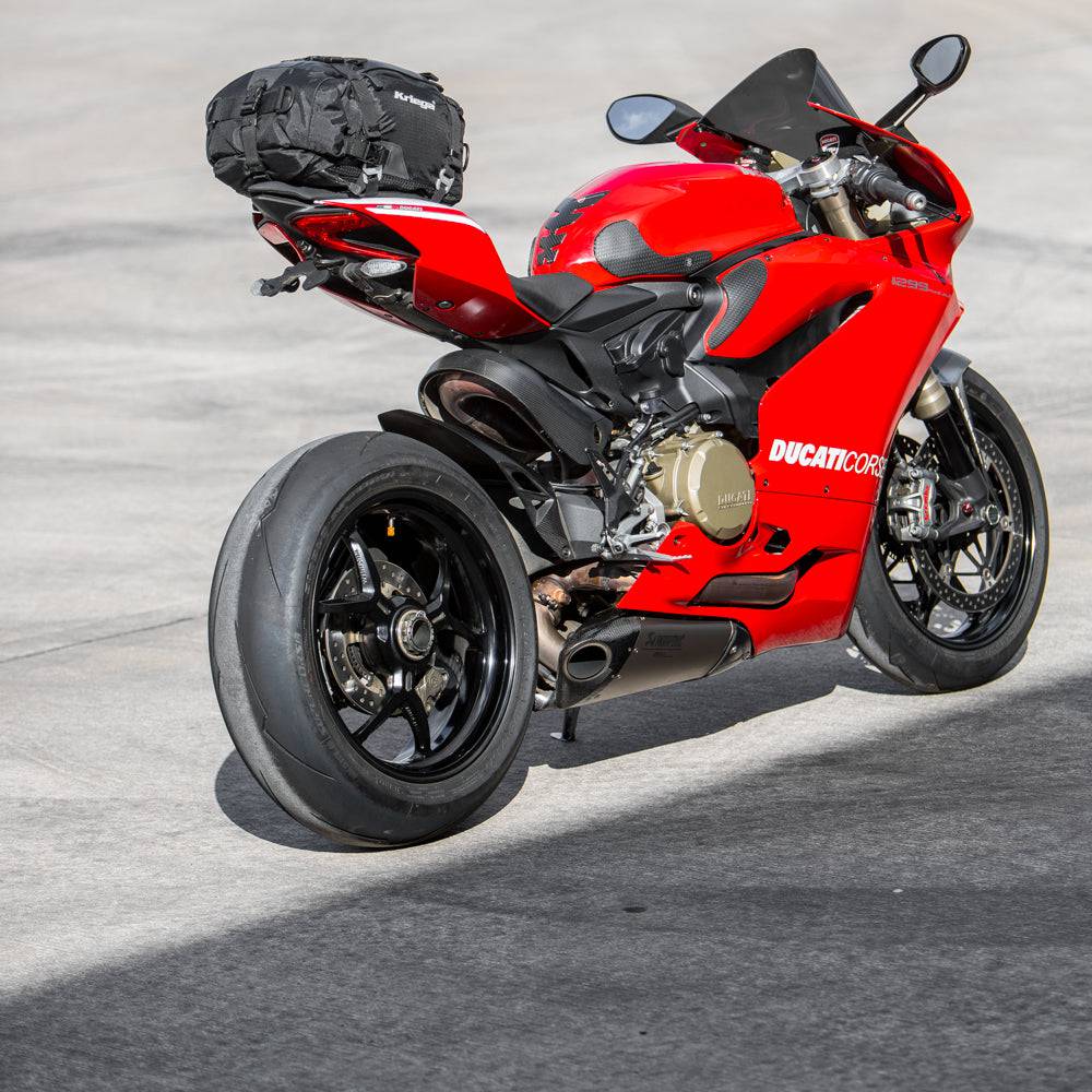 Kriega US-Drypack Montagekit für Ducati Panigale 959/1299, inklusive Befestigungsteile für Taschen, auf weißem Hintergrund.