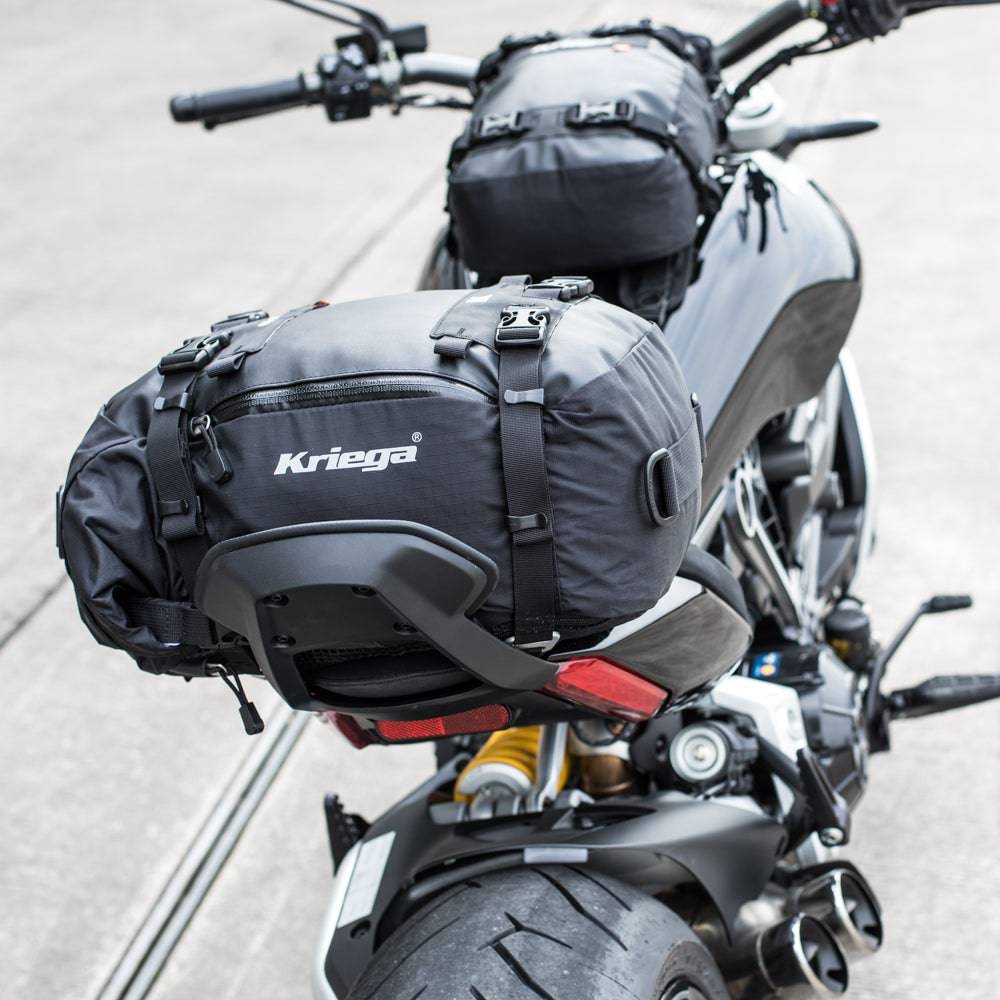 Kriega US-Drypack Montagekit für Ducati XDiavel, langlebiges Befestigungssystem für Taschen, in schwarzem Design, auf Bild sichtbar