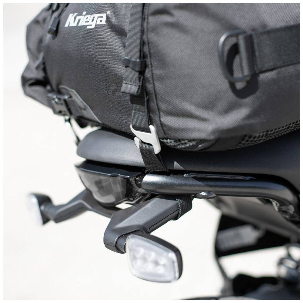 Kriega US-Drypack Montagekit für Ducati Scrambler, robustes Montagezubehör für pannensichere Taschen, auf einer Ducati Scrambler montiert