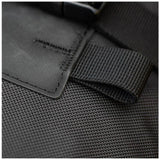Kriega US-30 Drypack, wasserdichte Tasche aus robustem Material, mit verstellbarem Tragegurt und reflektierenden Elementen.