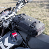 Kriega OS-6 Gepäcktasche aus robustem Material, mit mehreren Fächern und Befestigungspunkten für Motorradtaschen.