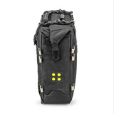Kriega OS-22 Gepäcktasche aus robustem Material mit mehreren Fächern, passend für Motorräder, auf dem Bild sichtbar.