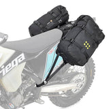 Montagekit für Kriega OS-Base für Dirtbike Taschen, zeigt das Befestigungssystem und die stabile Montage auf einem Bike.