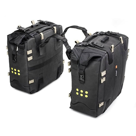Kriega OS-Straps Befestigungsriemen für Montagekit-Taschen, stabile Gurte für sichere Befestigung, schwarz, in der Hand gehalten
