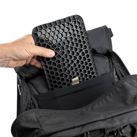 Rückenprotektor von Kriega, gepolstert und atmungsaktiv, mit flexiblem Design für sicheren Schutz beim Motorradfahren.