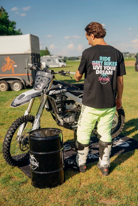 TSB-RACING Enduro T-Shirt aus Baumwolle, Freizeitbekleidung mit Racing-Design, bequem und stylisch für Motorsport-Fans.