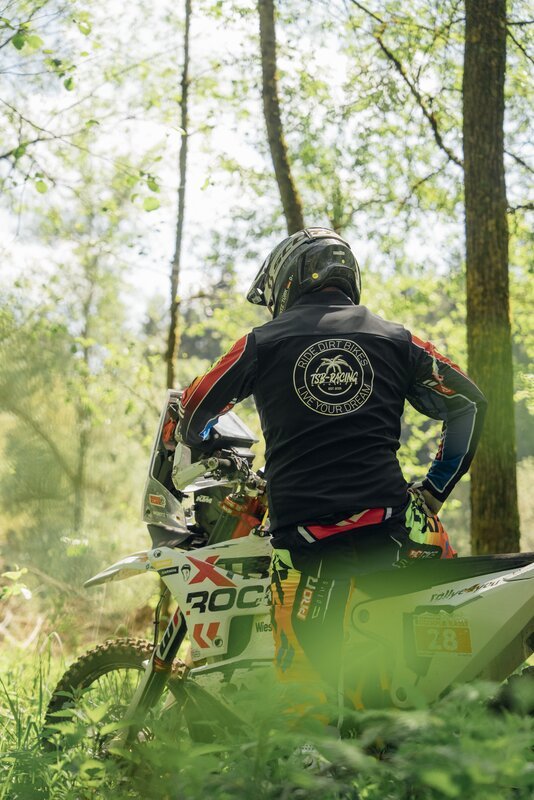 TSB-Racing AirFlow Ride Weste für Offroad-Motorräder, atmungsaktive Motorradveste in Schwarz mit Schutzpolstern.