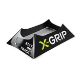 X-GRIP Reifendisplay aus Merchandise, zeigt mehrere Autoreifen in einem stabilen Displayständer von X-Grip