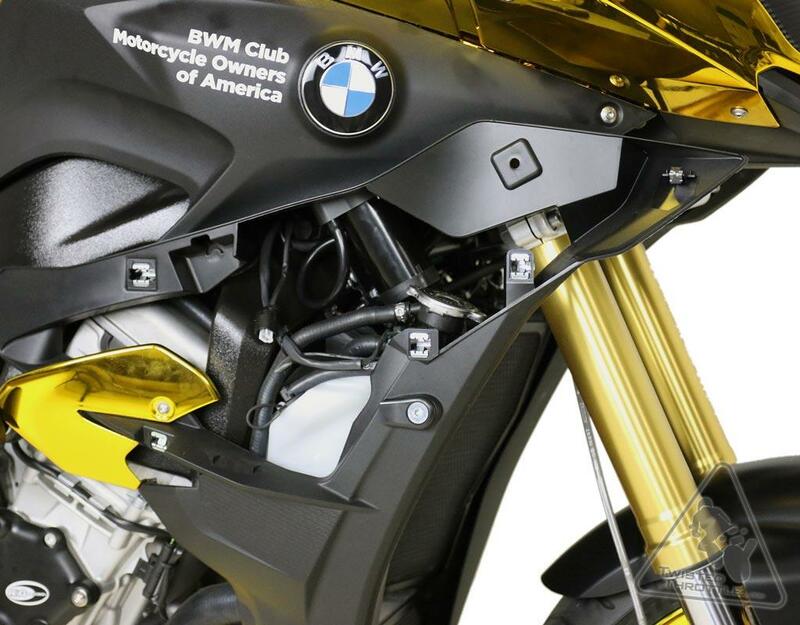 1061882