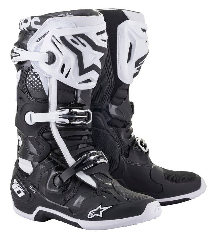 Alpinestars Tech 10 Stiefel in Schwarz und Weiß, Motorrad- und Enduro-Stiefel mit robustem Design und Protektoren.